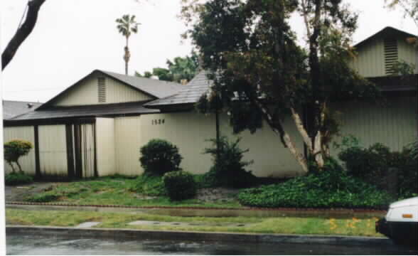 1524 W Juno Ave in Anaheim, CA - Building Photo