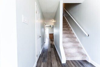 Beautiful 4-Bedroom Home in Pond Mills – Finished Basement & Garage in London, ON - Building Photo - Building Photo