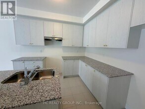 693 Ribstone Ct in Oshawa, ON - Building Photo - Building Photo