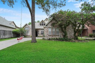 11530 Wickhollow Ln in Houston, TX - Building Photo