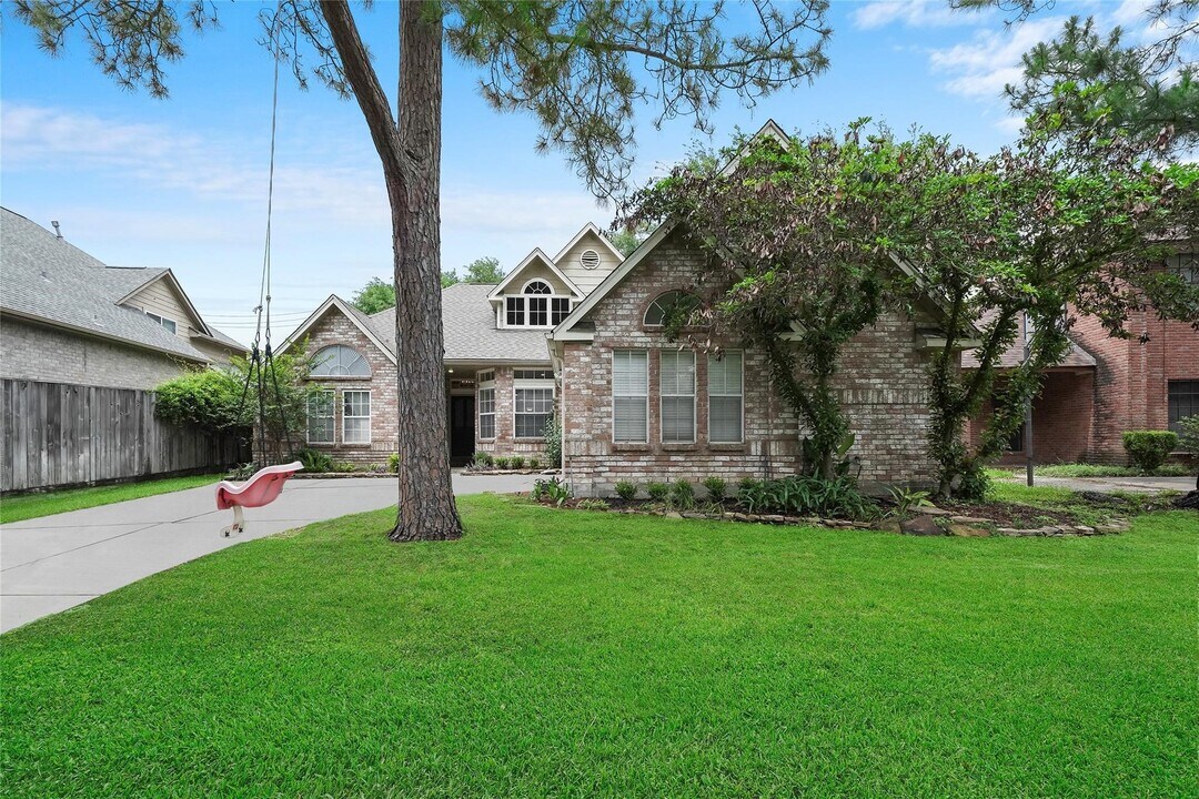 11530 Wickhollow Ln in Houston, TX - Building Photo