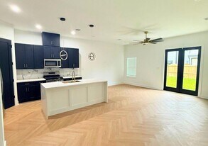 615 Northew St in Houston, TX - Building Photo