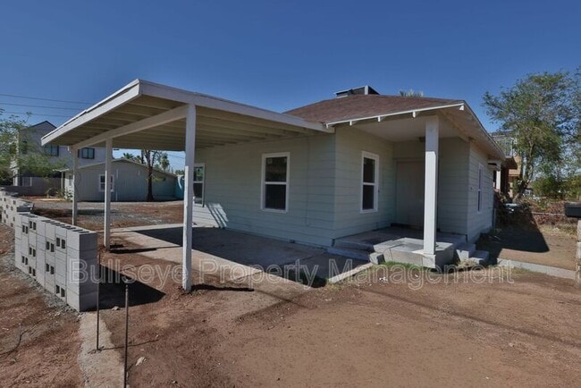 property at 925 E Garfield St