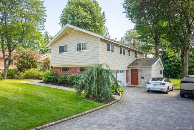 11 Links Dr in Lake Success, NY - Building Photo - Building Photo