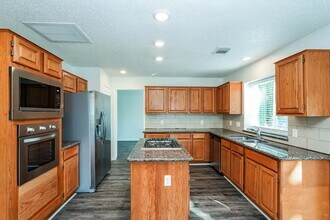 101 Sea Mist Dr in League City, TX - Building Photo - Building Photo