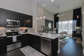 Canal 1535 in New Orleans, LA - Building Photo - Building Photo