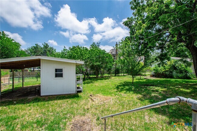 property at 809 N 13th St