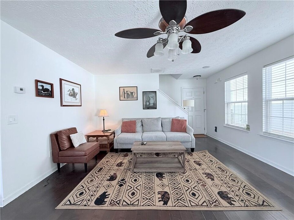 5705 Mountain Top Pl in Cumming, GA - Building Photo