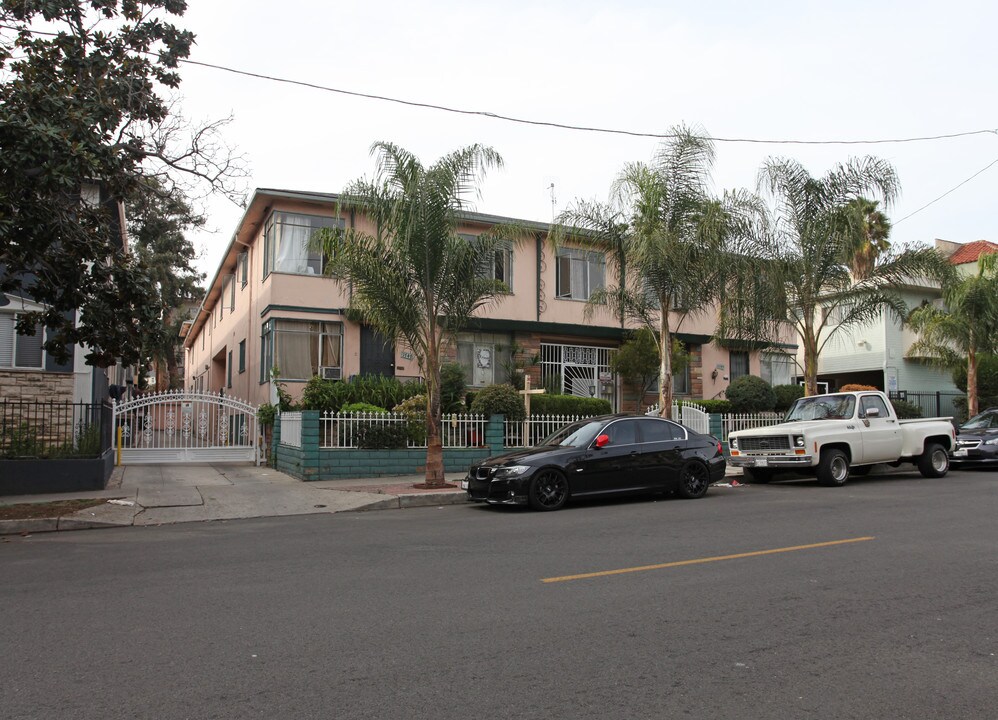 1747 Kingsley Dr in Los Angeles, CA - Foto de edificio