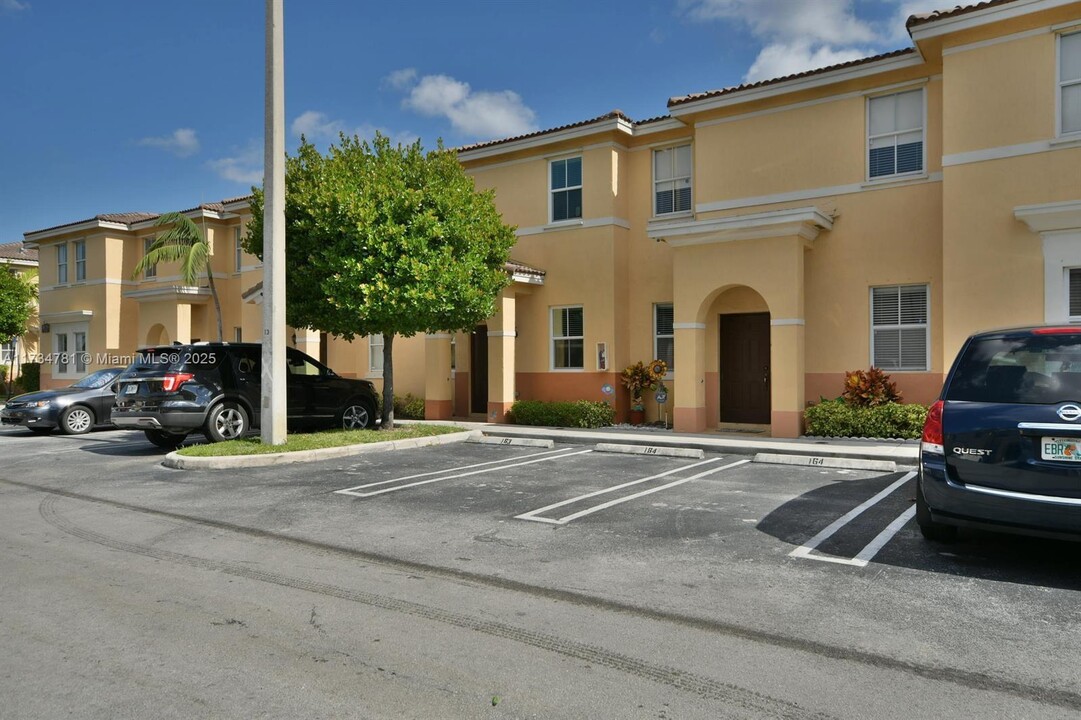 8159 W 36th Ave in Hialeah, FL - Building Photo