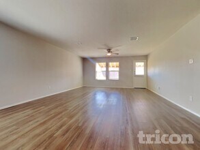 1805 Westfall Dr in Anna, TX - Foto de edificio - Building Photo