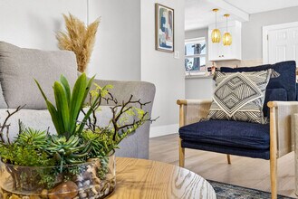 153 Vista Hermosa Cir in Sarasota, FL - Building Photo - Building Photo