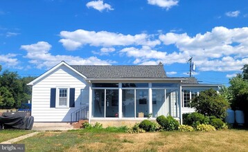 14 E Walnut St in Magnolia, DE - Foto de edificio - Building Photo