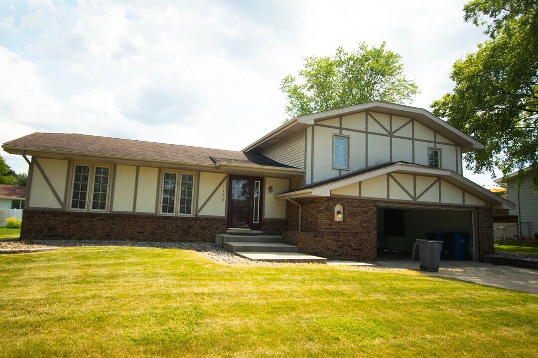 1115 Sioux Dr in Crown Point, IN - Building Photo