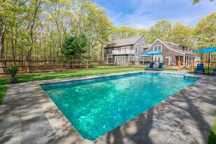 221 Merchants Path in Sagaponack, NY - Building Photo