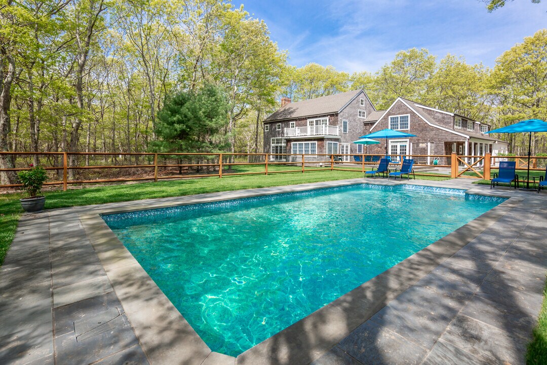 221 Merchants Path in Sagaponack, NY - Building Photo