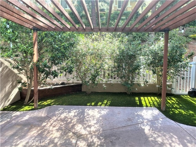 property at 5 Meadowbrook