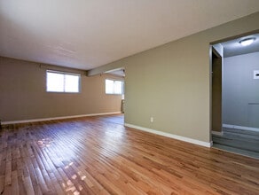 Heritage Trail Apartments 2 in Edmonton, AB - Building Photo - Building Photo