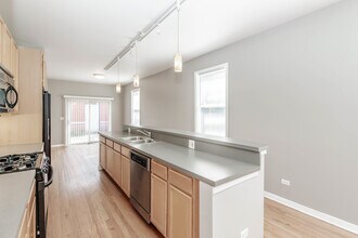 1443 W Fillmore St in Chicago, IL - Foto de edificio - Building Photo