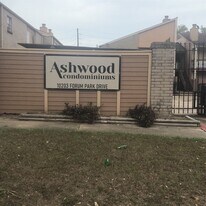 10203 Forum Park Dr in Houston, TX - Building Photo