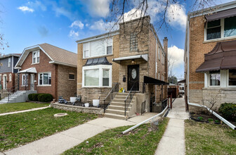 2042 73rd Ave-Unit -1 in Elmwood Park, IL - Foto de edificio - Building Photo