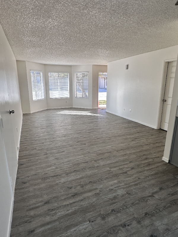 1421 Cimarron Ct, Unit Unit 1 in Tehachapi, CA - Foto de edificio - Building Photo