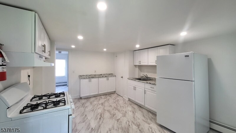 60 E McFarlan St in Dover, NJ - Building Photo