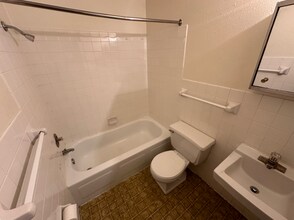 320 Oak Ave N in Thief River Falls, MN - Building Photo - Building Photo
