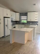 3011 SE Aster Ln in Stuart, FL - Building Photo - Building Photo