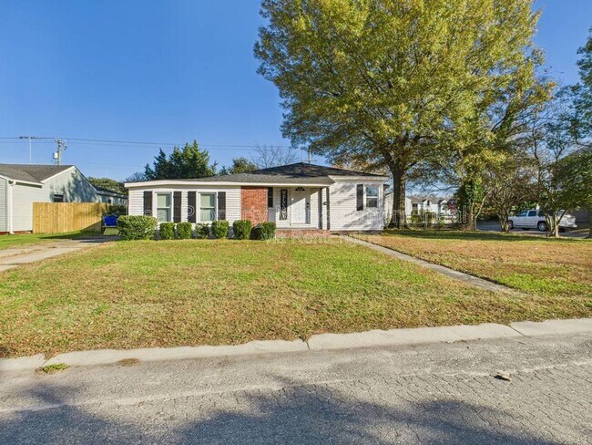 8000 Diggs Rd in Norfolk, VA - Building Photo - Building Photo