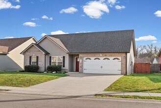 129 Ambridge St in Oak Grove, KY - Building Photo - Building Photo