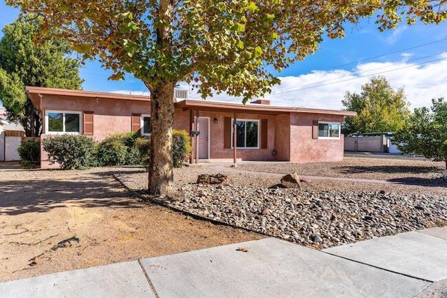 2804 Truman St NE in Albuquerque, NM - Foto de edificio - Building Photo
