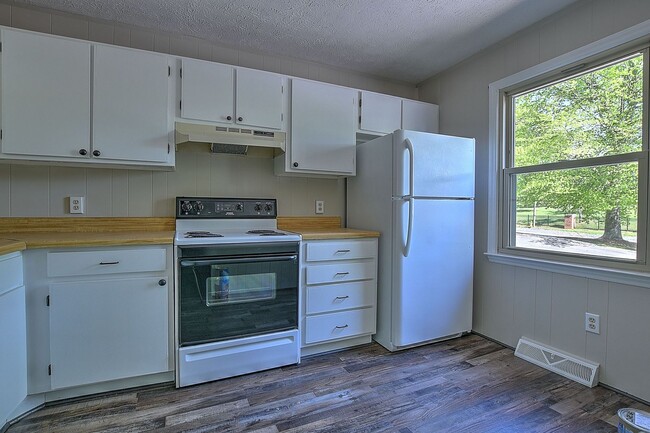 405 Cypress St in Bristol, TN - Building Photo - Building Photo