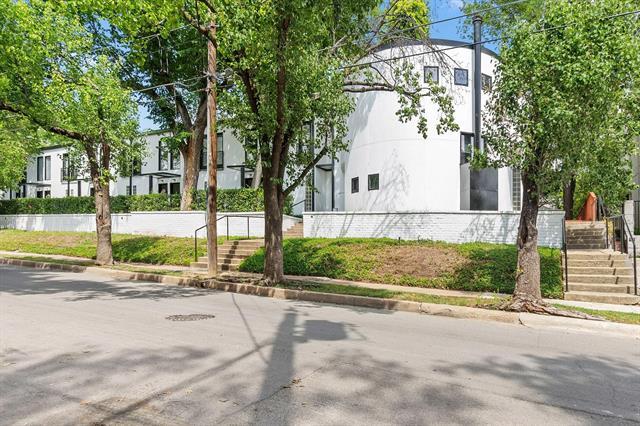4242 Buena Vista St in Dallas, TX - Building Photo