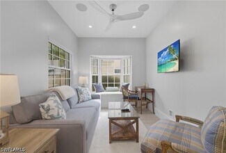 360 Carlton Pl in Naples, FL - Building Photo - Building Photo