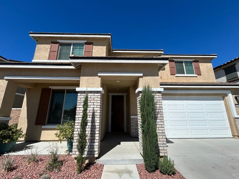 29509 Whitewood St in Menifee, CA - Foto de edificio