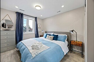 557 St Clair Ave W in Toronto, ON - Building Photo - Building Photo