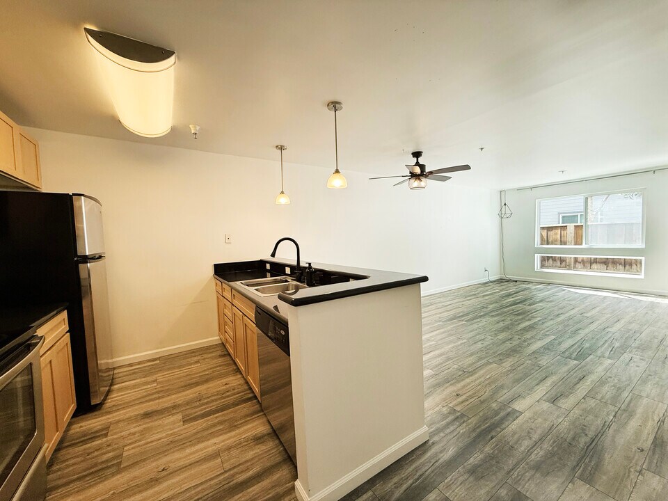 6400 Christie Ave, Unit 4115 in Emeryville, CA - Building Photo