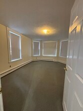 203 Ash St, Unit 1 in Waltham, MA - Building Photo - Building Photo
