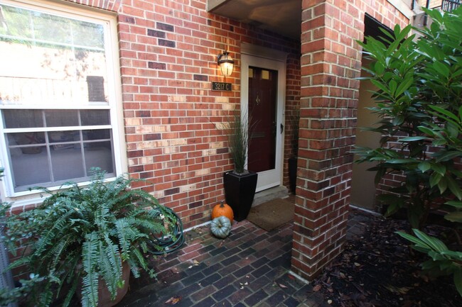 3217 Sutton Pl NW in Washington, DC - Building Photo - Building Photo