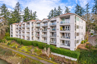 Waverly Landing Apartments (por) in Portland, OR - Building Photo - Primary Photo