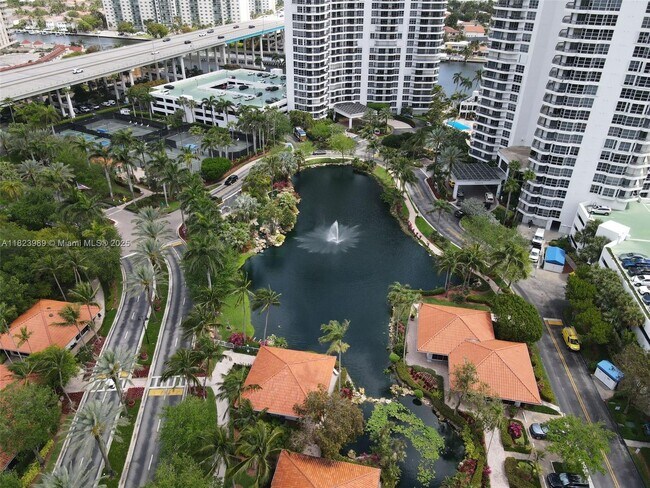 3500 Mystic Pointe Dr in Aventura, FL - Building Photo - Building Photo