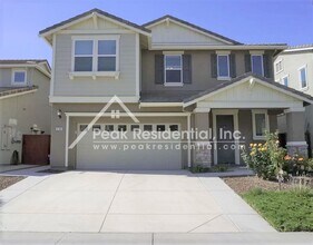 9744 Philta Way in Elk Grove, CA - Foto de edificio - Building Photo