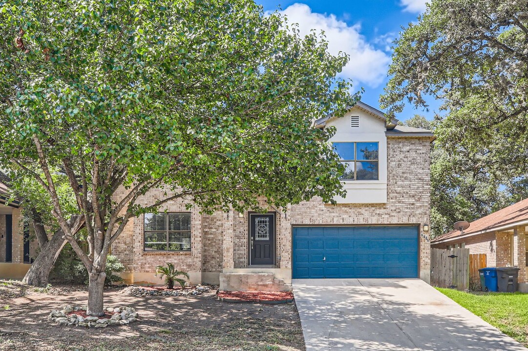 6886 Crested Quail in San Antonio, TX - Building Photo