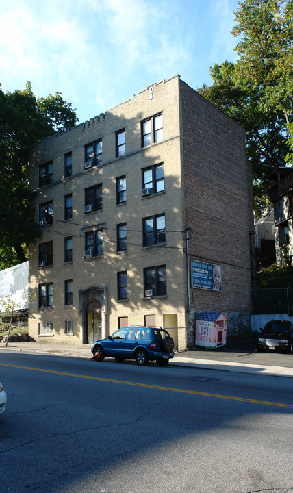 275 Mclean Ave in Yonkers, NY - Foto de edificio