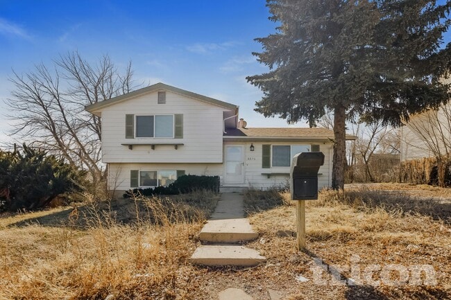 property at 3571 El Morro Rd