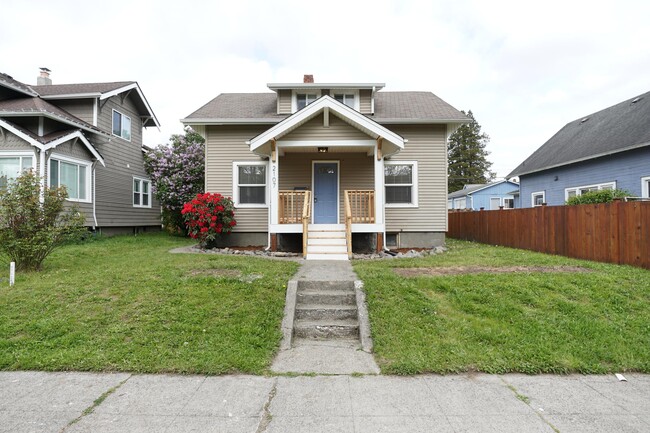 property at 2107 S Cushman Ave