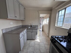 841 W 64th St in Los Angeles, CA - Building Photo - Building Photo