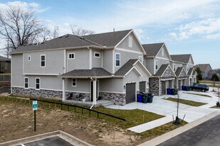 1021-1094 N Findley St in Olathe, KS - Building Photo