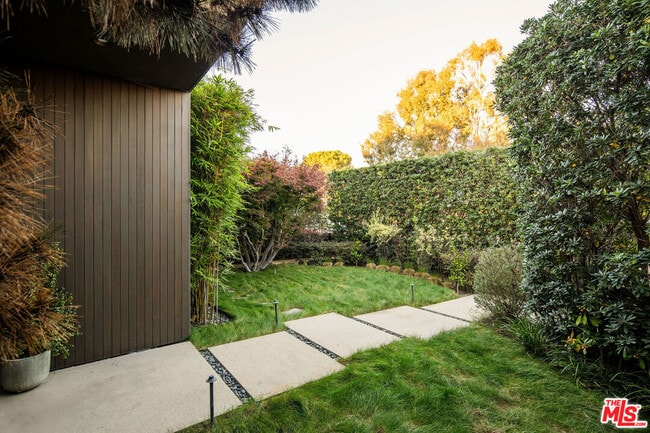 2013 Louella Ave in Los Angeles, CA - Building Photo - Building Photo